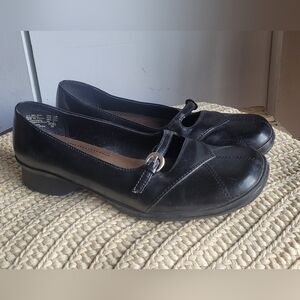 Predictions Black Flat Shoes Size 7.5W